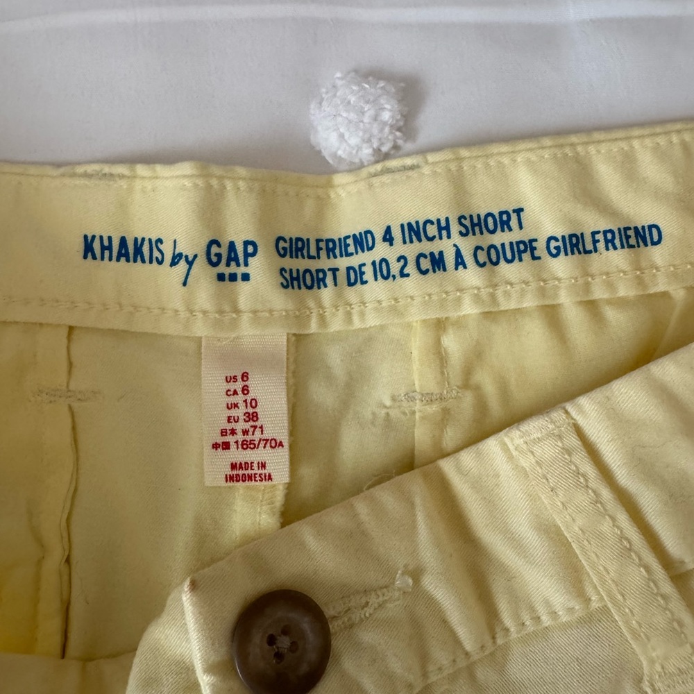 GAP Light Yellow Girlfriend 4 Inch Shorts